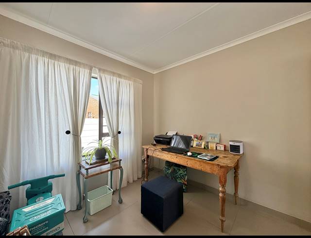 3 BEDROOM TOWNHOUSE FOR SALE IN JEFFREYS BAY CENTRAL